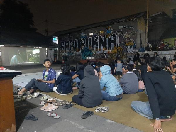 KMTF ISBI Bandung Saksikan Film Pendek Bersama Warga Dago Elos