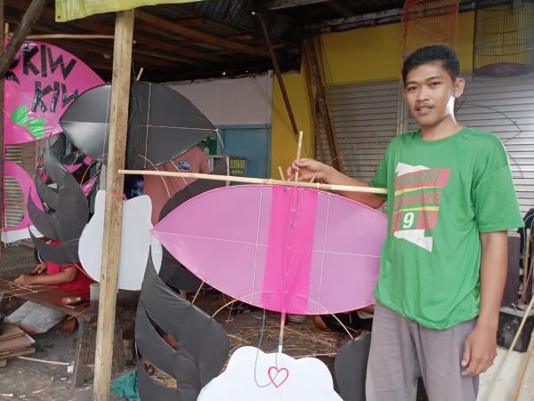 Perajin Layang-layang di Kota Probolinggo Banjir Orderan
