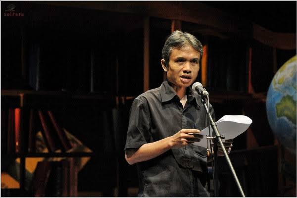Profil dan Biodata Joko Pinurbo, Penyair Romantis Kelahiran Sukabumi dengan Deretan Karya & Prestasi