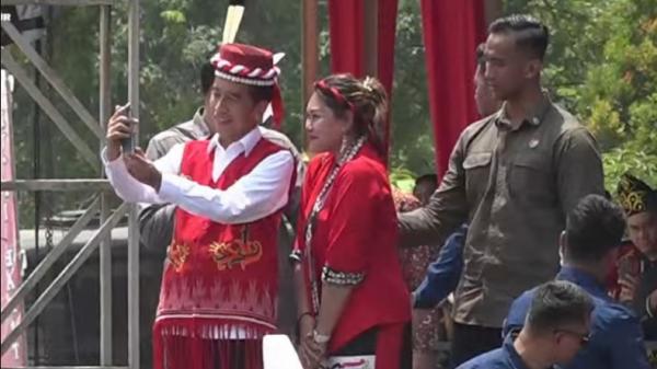 Kunjungi Kutai Barat, Presiden Jokowi Sapa Warga Pakai Bahasa Dayak