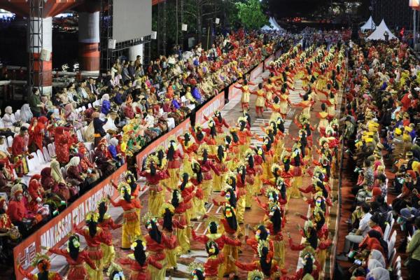 Karnaval Budaya Peringatan HUT Kota Makassar ke-416 Memukau dengan Konsep Internasional