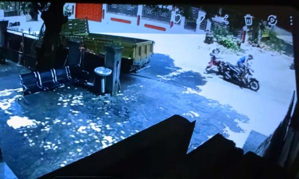 Sepeda Listrik Ditumpangi 3 Bocah SD Tabrakan dengan Motor di Jalan Pangsor Palabuhanratu