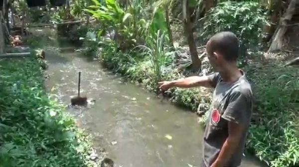 Heboh, Awal Dikira Boneka Jasad Bayi Didalam Sungai Gegerkan Warga Kampung Leles Cianjur