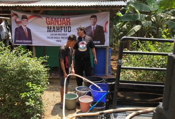 Bantu Air Bersih Relawan Ganjar DGP8 Blusukan ke Desa-desa