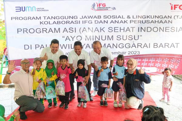 Indonesia Financial Group mengadakan Gerakan Anak Sehat Indonesia di Manggarai Barat