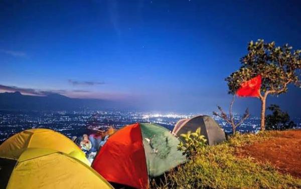 Menikmati Keindahan Malam Ponorogo dari Ketinggian di Puncak Kuik, Cocok untuk Camping