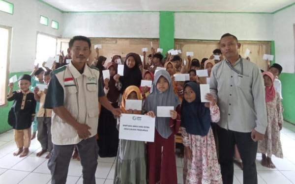 YBM PLN UID Banten Beri Bantuan Uang Saku untuk Siswa Nurul Hidayah Peucangpari