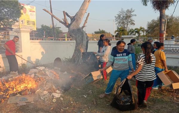Anggota THS-THM Sambut HUT Organisasi dengan Gelar Pembersihan Sampah di Kota Kefamenanu