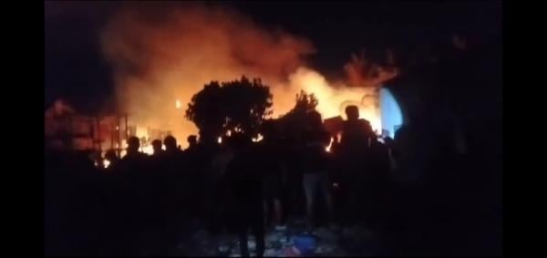 Kebakaran Hebat Landa Permukiman Warga di Jalan Andi Tonro IV Makassar