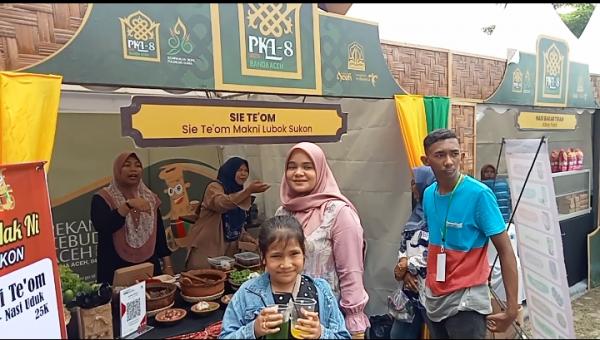 Stand Kuliner Sie Te'om Khas Aceh Rayeuk Ramai di Kunjungi Warga di Pekan Kebudayaan Aceh