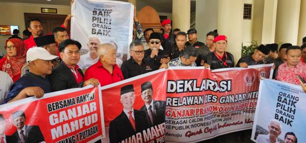 Di Hadapan Sekjen PDIP Hasto Kristianto, Sejumlah Kades di Lombok Deklarasi Dukung Ganjar-Mahfud