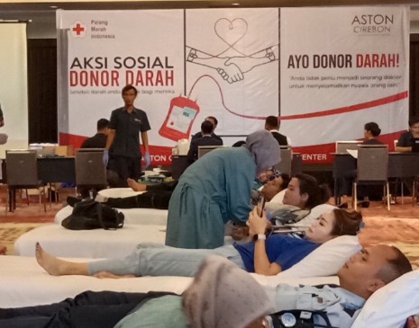 Penuhi Stok Darah PMI, ASTON Cirebon Gelar Donor Darah