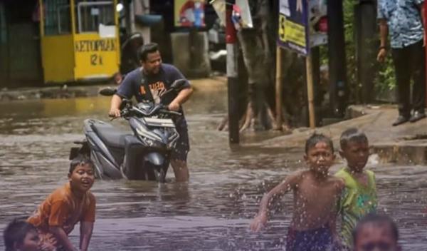 Banjir Kejutkan Depok usai Kemarau, Wali Kota Kesal ada Kasur Sumbat Saluran Air