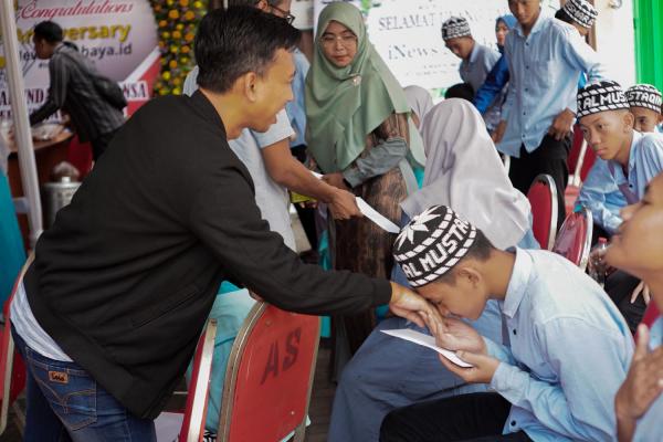 HUT ke-2, iNewsSurabaya.id Berbagi Kebahagiaan Bareng Yatim