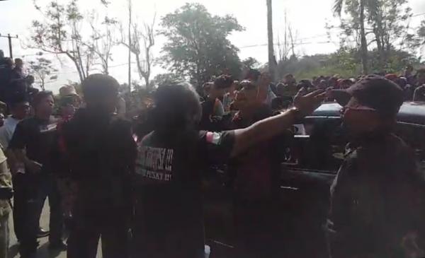Demo Tuntut Dugaan Penghilangan Aset di Pemkot Serang Diwarnai Kericuhan