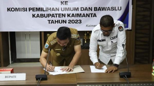 Bupati Freddy Thie, KPU, dan Bawaslu Tandatangani Dana Hibah Pilkada