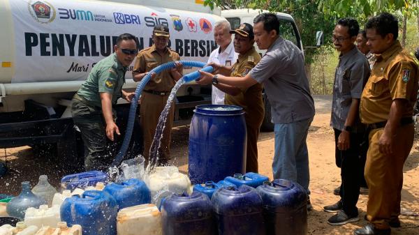 PWI Tuban Bersama PT. SIG Beri Bantuan Air Bersih di Desa Trantang