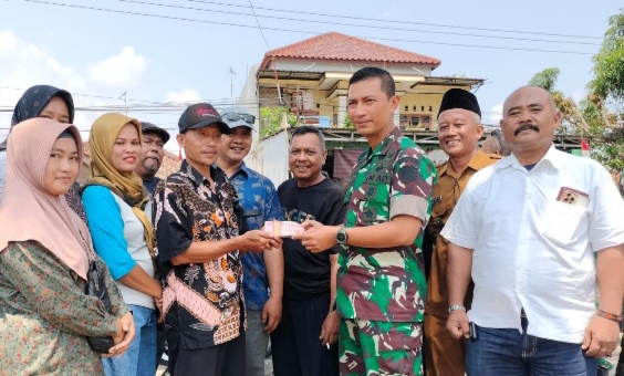 Kodim 0625 Pangandaran Ganti Rugi 13 Lapak Pedagang yang Rusak Saat Ujicoba Pendaratan Helikopter