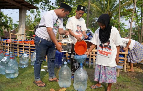 Peduli Kekeringan di Sragen, Santri Dukung Ganjar Salurkan 30 Ribu Liter Air Bersih