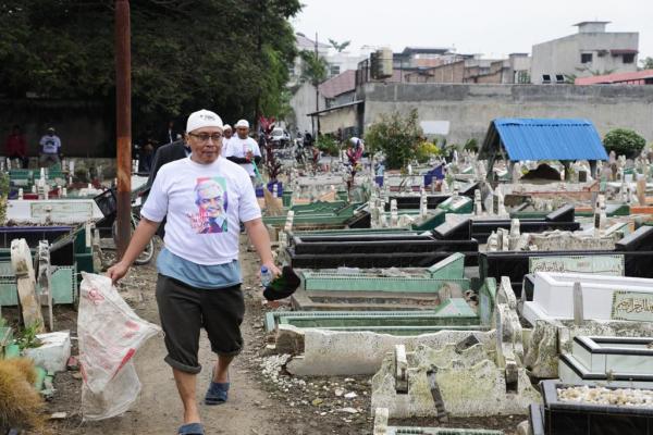 Usbat Ganjar Diapresiasi Masyarakat Medan Bersihkan Area Pemakaman Warga