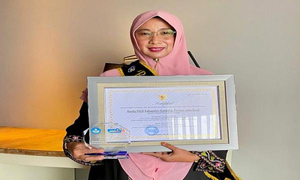 Bangga! Emma Dety Raih Apresiasi Bunda PAUD Tingkat Nasional dari Kemendikbud