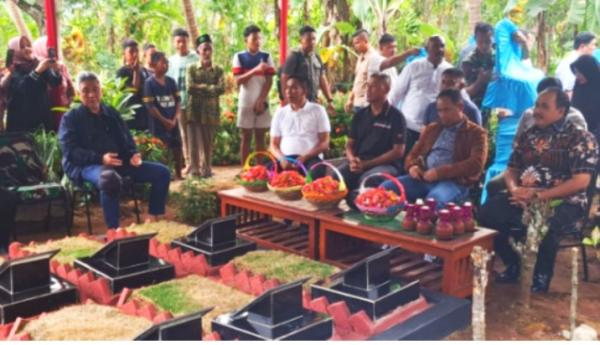 Pulang Kampung,  KSAD Jenderal TNI Agus Subiyanto Ziarah ke Makam Kedua Orang Tuanya