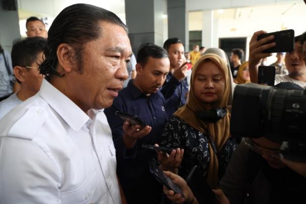 Pj Gubernur Banten Al Muktabar Dampingi Menkes Launching Imunisasi Hepatitis B Bagi Nakes