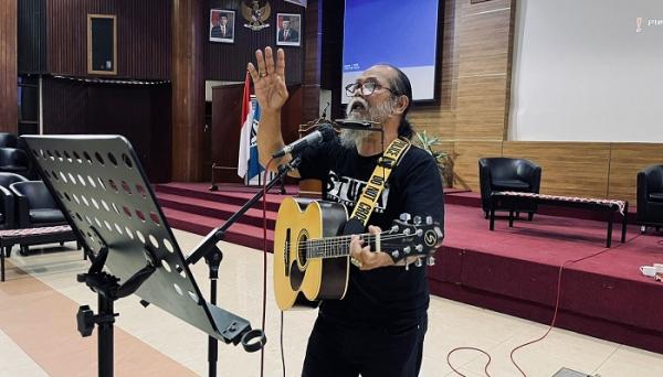 Seniman Asal Jawa Barat Ini Ciptakan Lagu sebagai Dukungan untuk Perjuangan Palestina