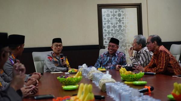 Kunjungi Muhammadiyah Jatim, Kapolda Baru Tegaskan Netralitas Polri dalam Pemilu 2024