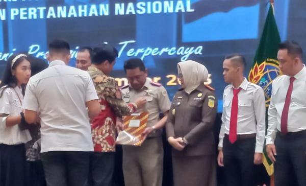 ATR BPN Garut Terima Penghargaan Pencegahan dan Penyelesaian TO Mafia Tanah