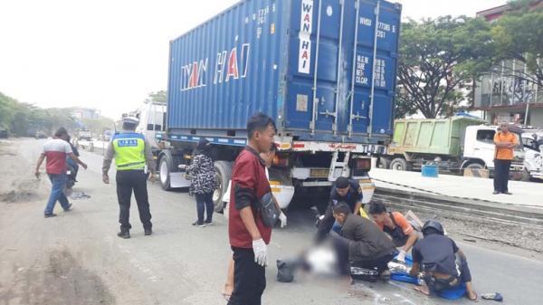 Insiden Kecelakaan Truk vs Motor di Jalan Arteri Yos Sudarso Semarang Barat