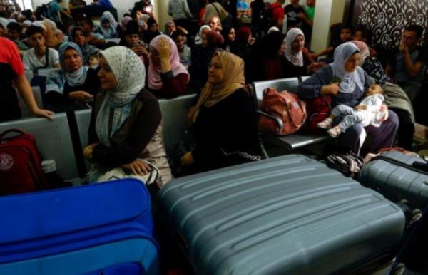 Ribuan Warga Gaza Palestina Terpaksa Mengungsi dengan Jalan Kaki, Miris