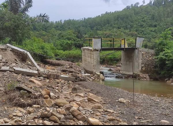 Jembatan Menuju Komplek Makam Linge Ambruk: GMNI Desak Periksa Dinas, Pengawas, dan Pelaksana Proyek