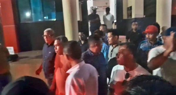 Usai Diperiksa Penyidik, Mantan Bupati Maluku Tenggara Thaher Hanubun Memilih Diam