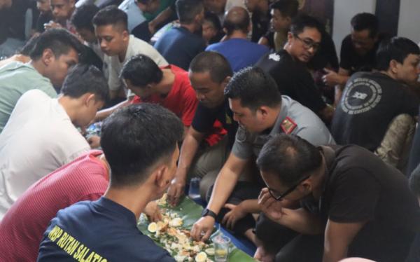 Makan Bersama Narapidana, Mempererat Kekeluargaan di Rutan Salatiga