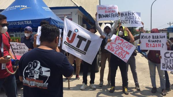 Tak Ditemui Pj Gubernur Sultra, Demo Jurnalis di Kendari Dibubarkan Satpol PP