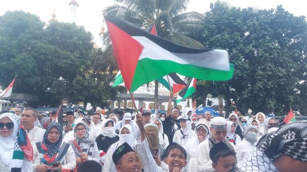 Aksi Bela Palestina di Tasikmalaya, Berkah Bagi Penjual Bendera Musiman