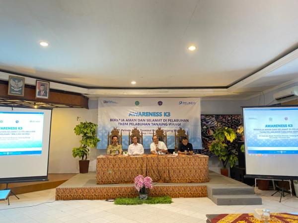 Budayakan Keselamatan, Pelindo Berikan Awareness K3 kepada Ratusan TKBM di Pelabuhan Tanjung Wangi