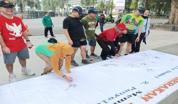 Lewat Tanda Tangan Petisi, Alumni Parahyangan Ajak Warga Bandung Ciptakan Pemilu Damai