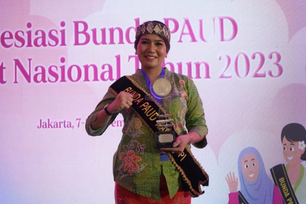 Bunda PAUD Mappi Stefanie Gomar Terima Apresiasi Wiyata Dharma Madya di Jakarta