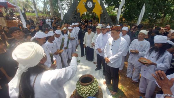 Tradisi Ngertakeun Cai, Menyatukan Air dari 4 Penjuru Kota Tasikmalaya di Situ Cibeureum