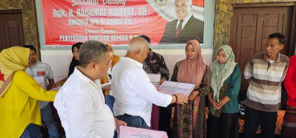 HRH Bawa Bantuan Hibah Kewirausahaan Rp800 juta dari Kemensos di Desa Taman Sari Lombok Barat