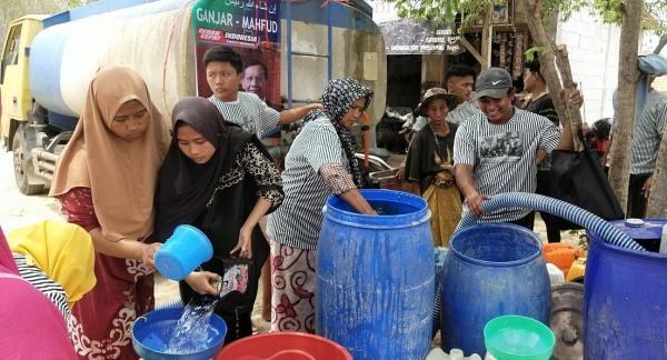 Jatim Dilanda Kekeringan, Ganjar Milenial Bergerak Salurkan Bantuan Air Bersih