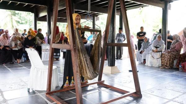 Peuayon Aneuk (Menidurkan Anak) Di Pekan Kebudayaan Aceh Budaya Yang Masih di Jaga