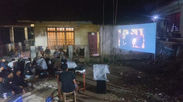 Muda-mudi Kampung Pasanggrahan Tasikmalaya Ajak Masyarakat Nobar Film Pahlawan