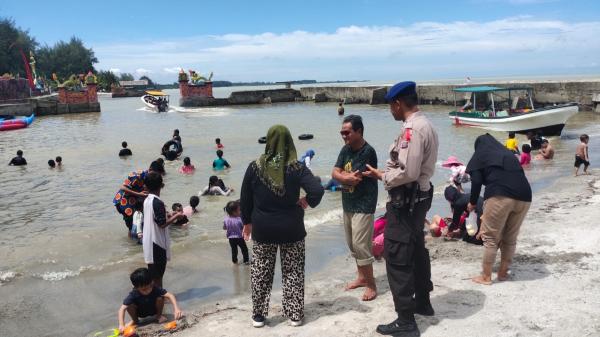 Polairud Polres Sergai Monitoring dan Pantau Situasi Objek Wisata Pantai
