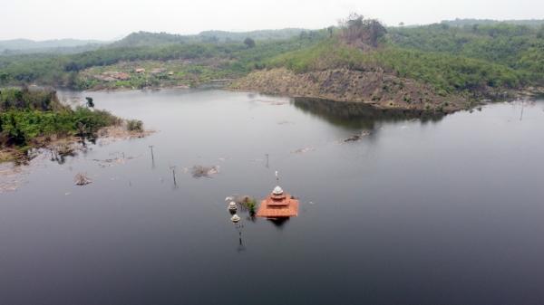 Horor! Begini Penampakan Desa Kampung Sinday yang Ditinggalkan Penduduknya