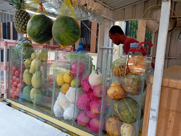 Cuaca Panas Ekstrem, Penjual Es Jus Buah di Kota Probolinggo Panen Cuan