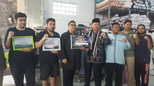 Hasil Lelang Mobil Cherokee Milik Pengusaha Kain di Tasikmalaya Disalurkan ke 3 Lembaga Zakat