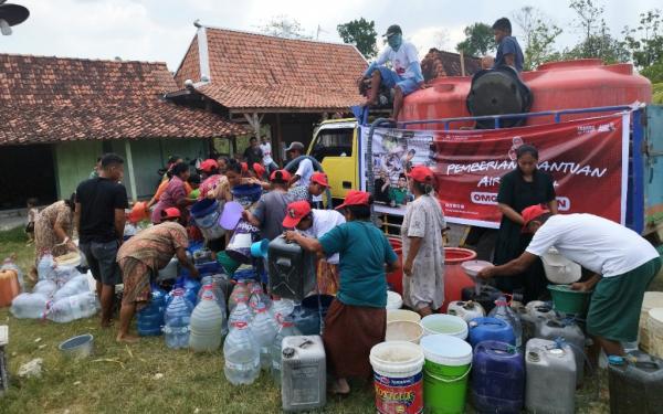 Kekeringan di Grobogan Belum Berakhir, Orang Muda Ganjar Salurkan Bantuan Air Bersih